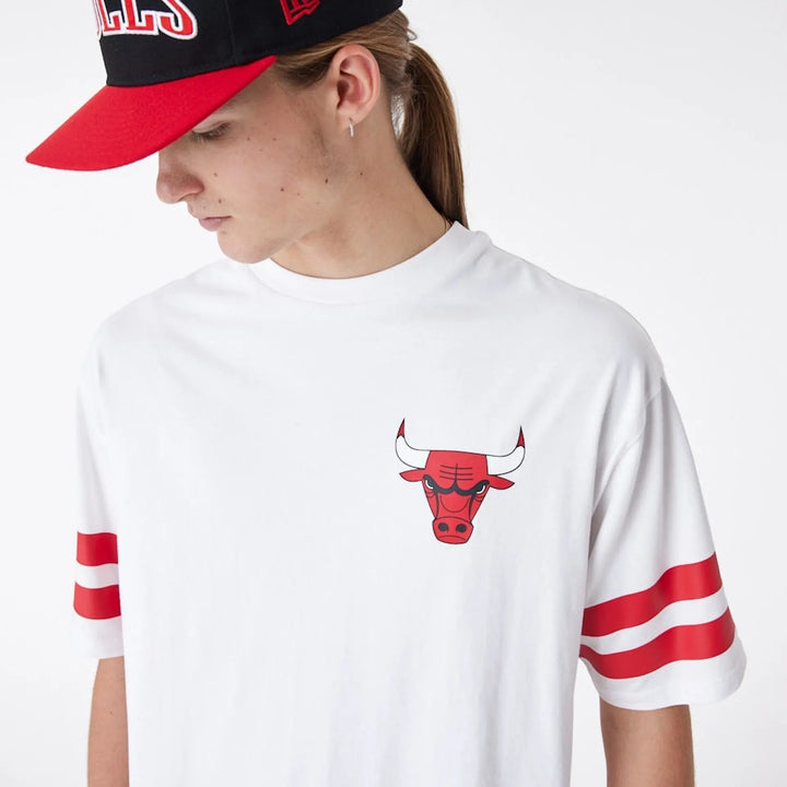 NBA Arch Graphic Over Sized Tee Chicago Bulls White/Red - LOKK