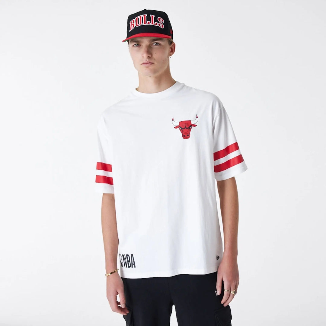 NBA Arch Graphic Over Sized Tee Chicago Bulls White/Red - LOKK