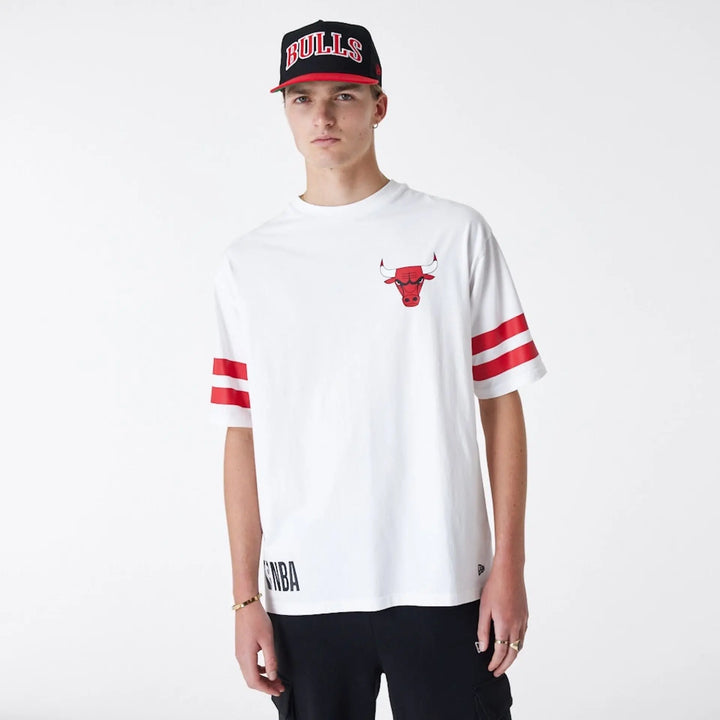 NBA Arch Graphic Over Sized Tee Chicago Bulls White/Red - LOKK