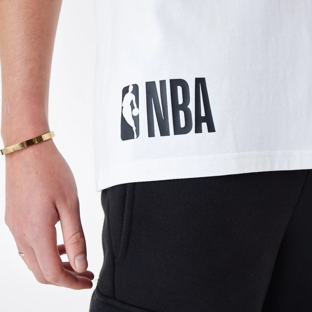 NBA Arch Graphic Over Sized Tee Chicago Bulls White/Red - LOKK
