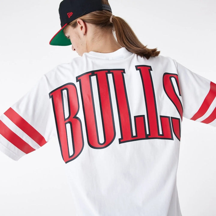 NBA Arch Graphic Over Sized Tee Chicago Bulls White/Red - LOKK