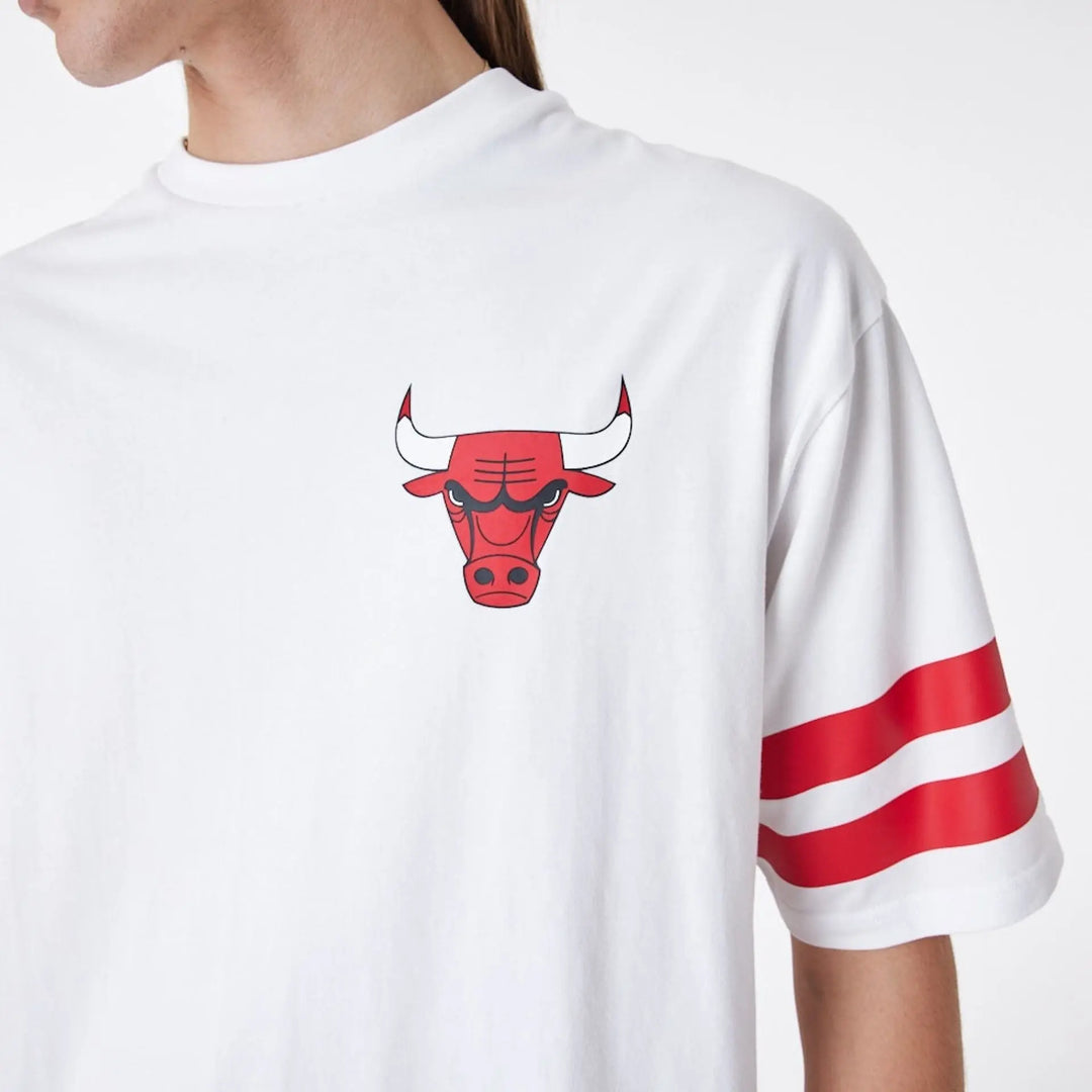 NBA Arch Graphic Over Sized Tee Chicago Bulls White/Red - LOKK