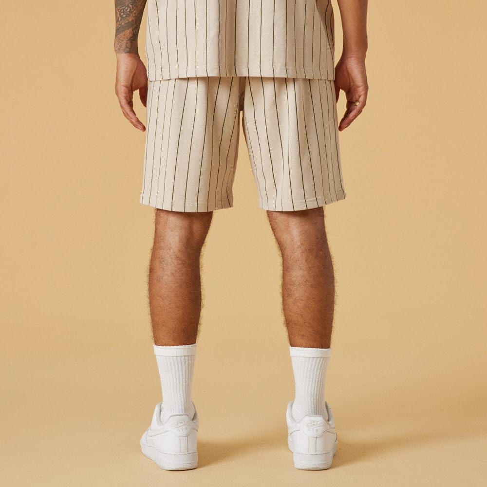 New Era Pinstripe Shorts Stone/Olive - LOKK
