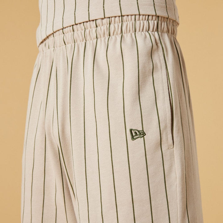 New Era Pinstripe Shorts Stone/Olive - LOKK