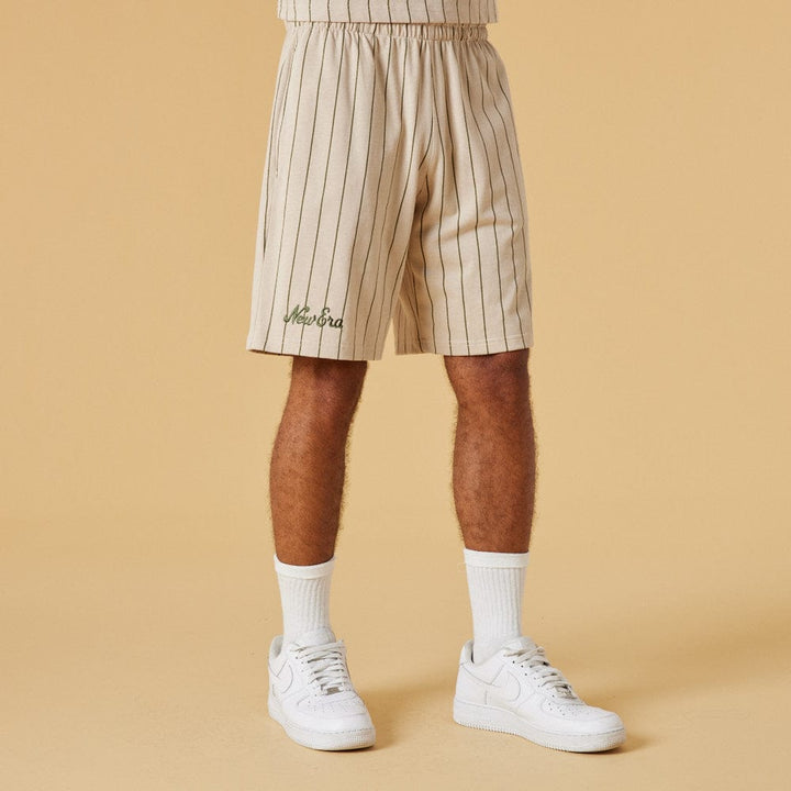 New Era Pinstripe Shorts Stone/Olive - LOKK