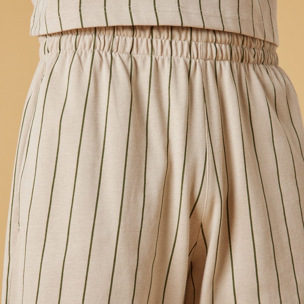 New Era Pinstripe Shorts Stone/Olive - LOKK
