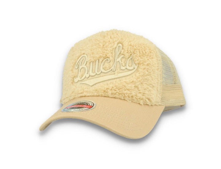 Trucker Cap NBA Sherpa Trucker Milwaukee Bucks Off White - LOKK