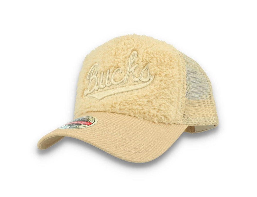 Trucker Cap NBA Sherpa Trucker Milwaukee Bucks Off White - LOKK