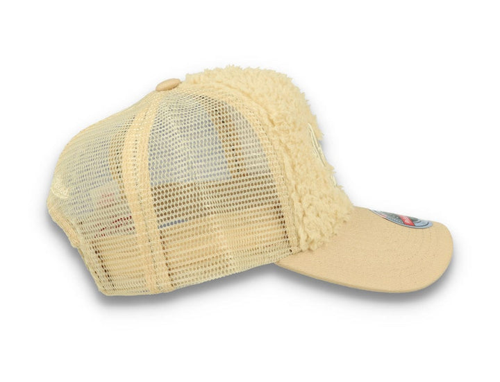 Trucker Cap NBA Sherpa Trucker Milwaukee Bucks Off White - LOKK