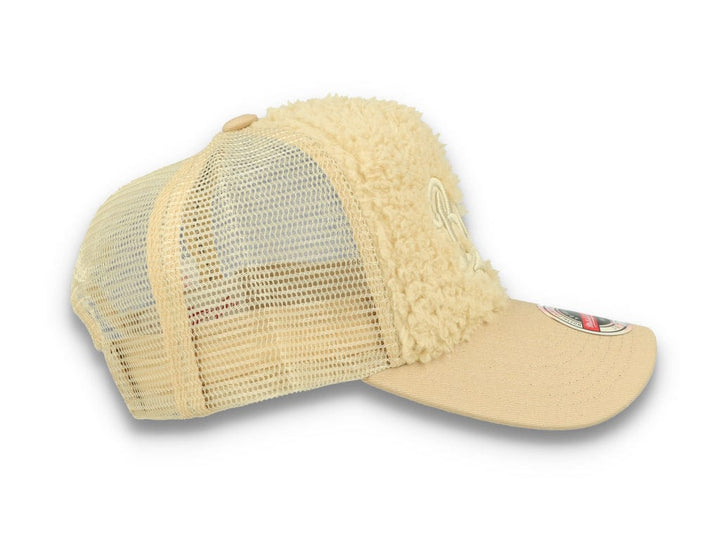 Trucker Cap NBA Sherpa Trucker Milwaukee Bucks Off White - LOKK
