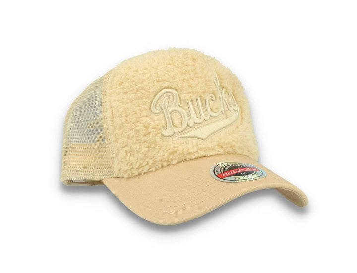 Trucker Cap NBA Sherpa Trucker Milwaukee Bucks Off White - LOKK