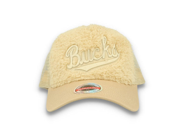 Trucker Cap NBA Sherpa Trucker Milwaukee Bucks Off White - LOKK