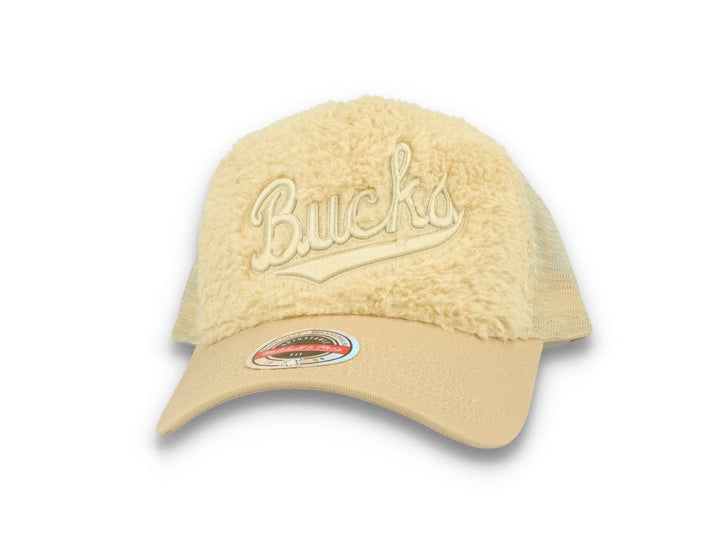 Trucker Cap NBA Sherpa Trucker Milwaukee Bucks Off White - LOKK