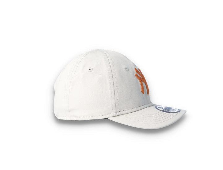 Cap Barn 9FORTY Infant League Essential NY Yankees Stone/Off White - LOKK