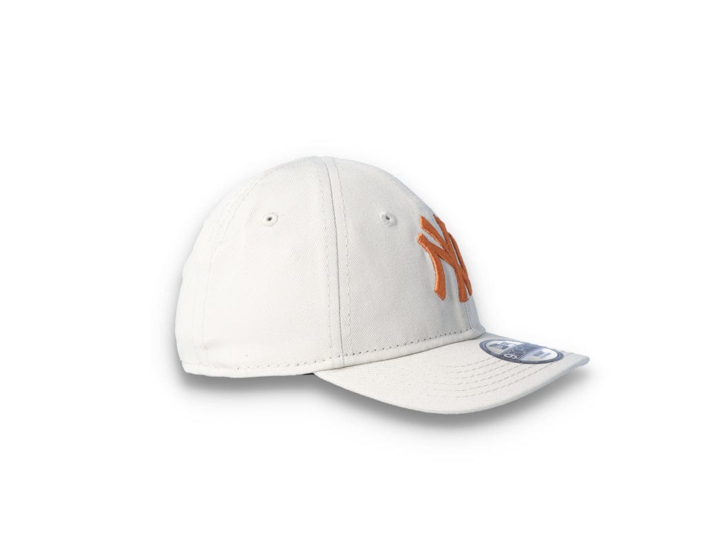 Cap Barn 9FORTY Infant League Essential NY Yankees Stone/Off White - LOKK