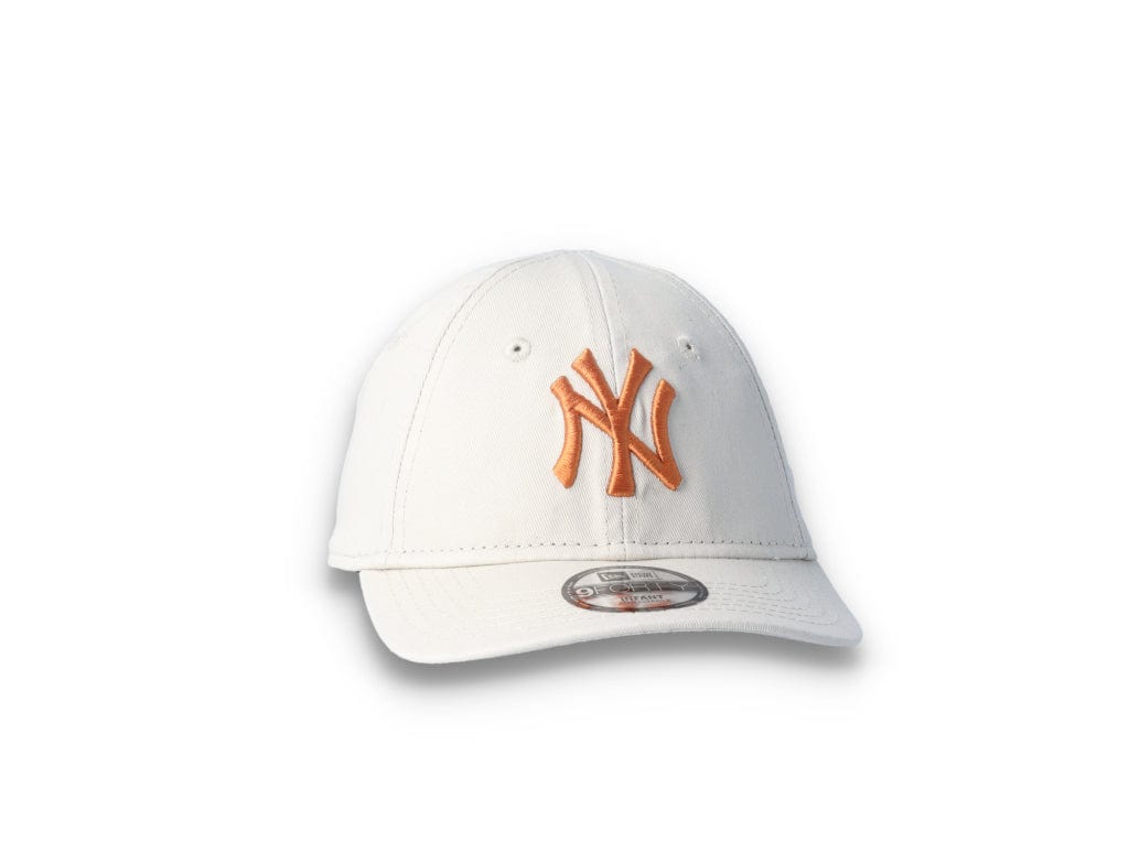 Cap Barn 9FORTY Infant League Essential NY Yankees Stone/Off White - LOKK