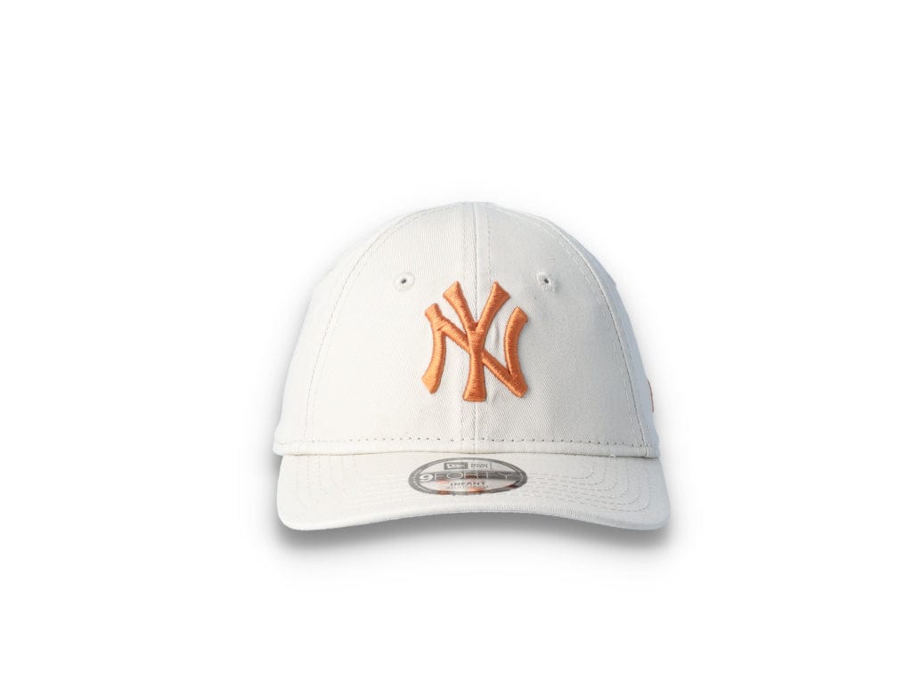 Cap Barn 9FORTY Infant League Essential NY Yankees Stone/Off White - LOKK