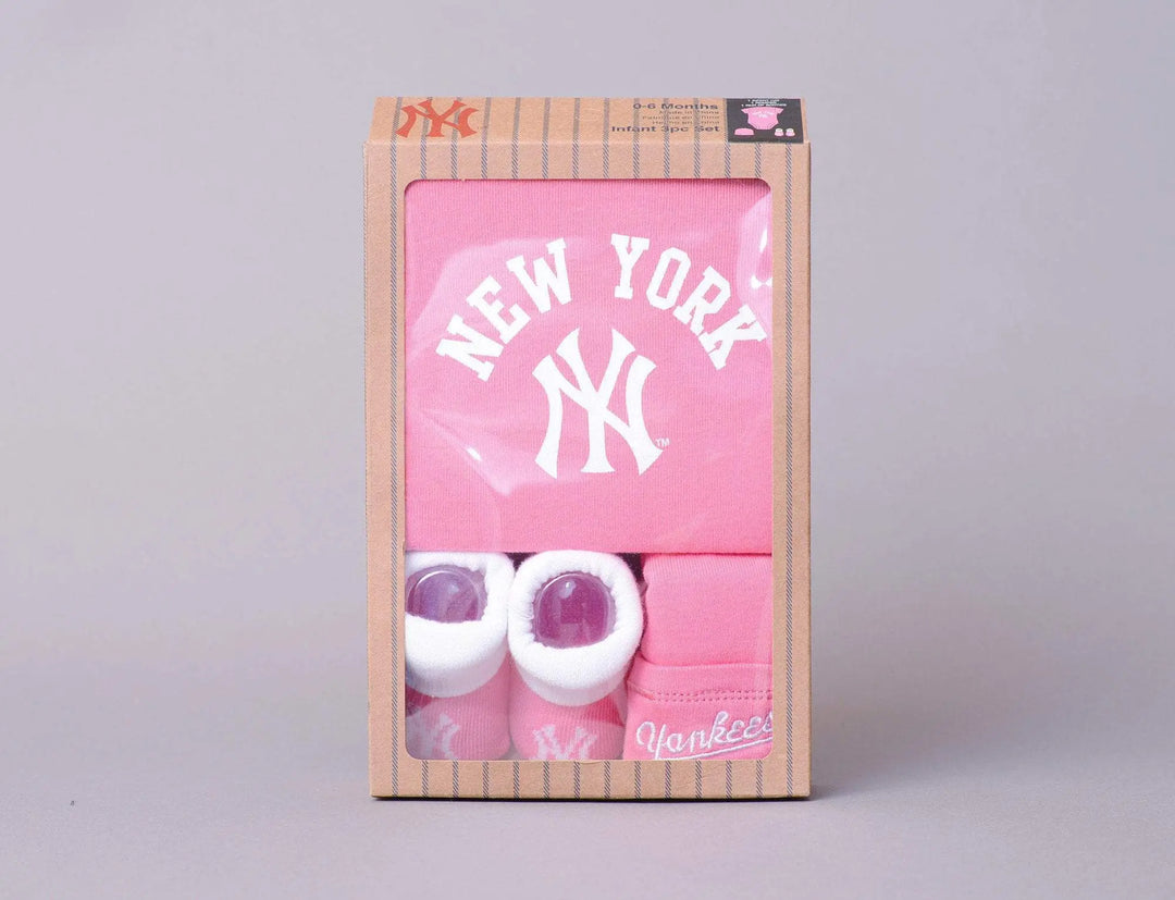 Clothing Socks Majestic Baby Romper - New York Yankees - Hat & Sock set Pink Majestic Hat & Sock Set / Pink / Infant