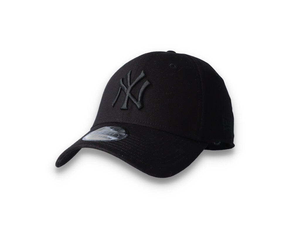 Cap Flexfit Cap Black on Black NY Yankees 39Thirty New Era
