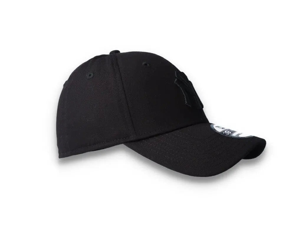 Cap Flexfit Cap Black on Black NY Yankees 39Thirty New Era