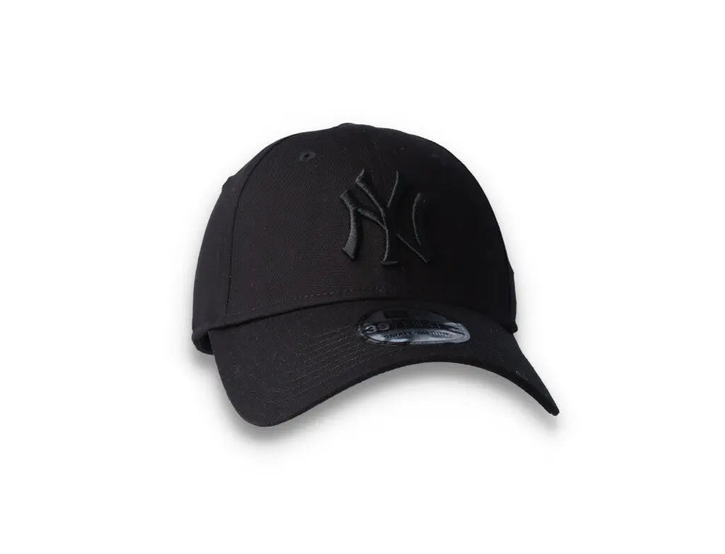 Cap Flexfit Cap Black on Black NY Yankees 39Thirty New Era