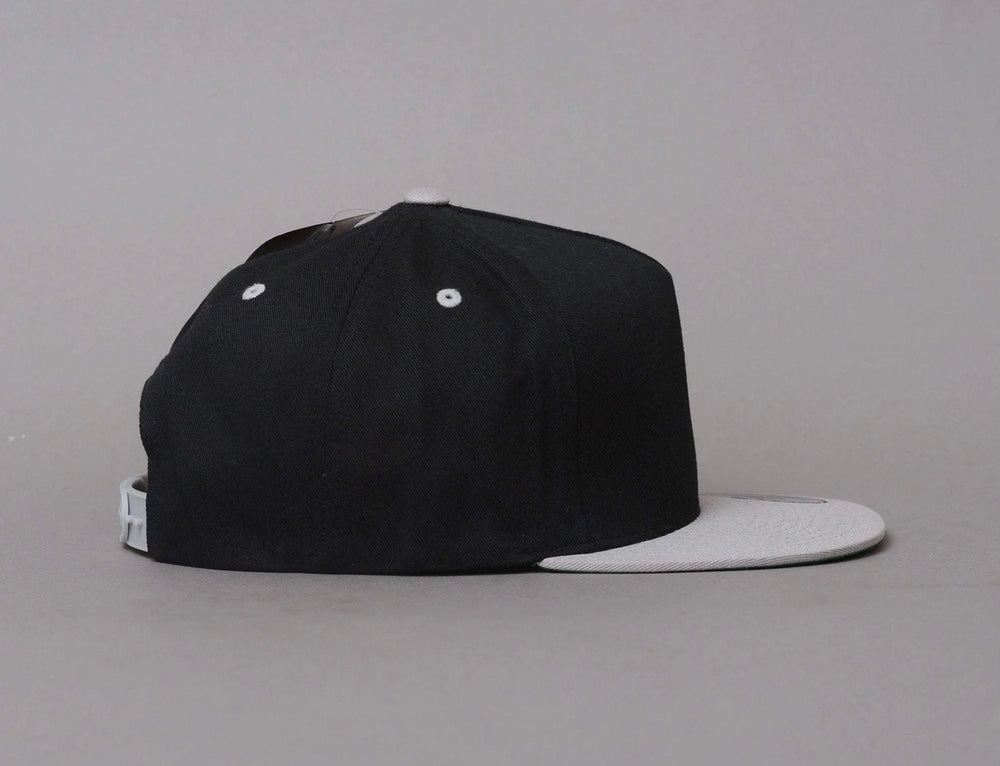 Cap Snapback Yupoong Classic 5-Panel Snapback 6007T Black/silver Yupoong Snapback Cap / Black / One Size